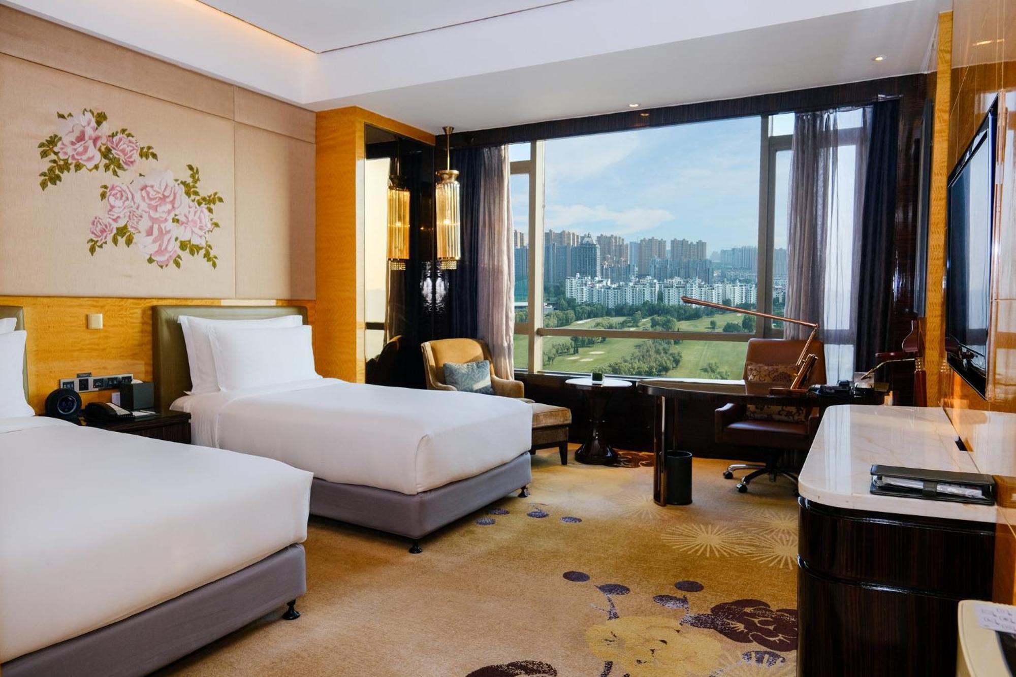 Отель Intercontinental Shijiazhuang By Ihg Экстерьер фото